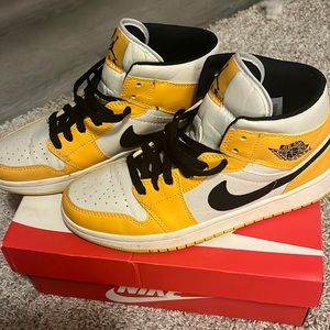 Nike Jordan’s does not come with box